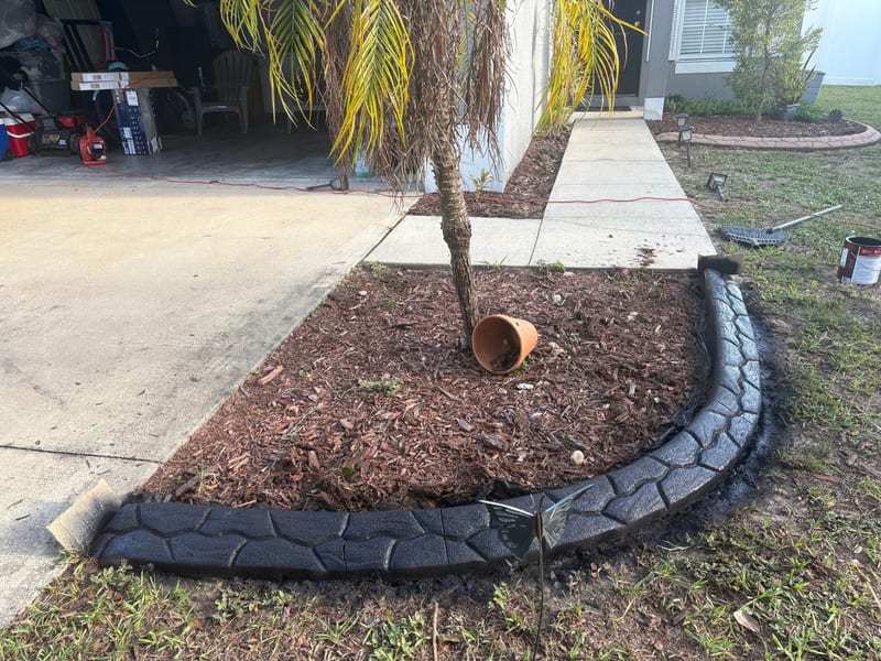 Driveway border curbing